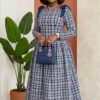 cdcb0c2a-d6a8-484f-b767-d3a5dadfac51 Robe Midi a Carreaux Bleu Marine