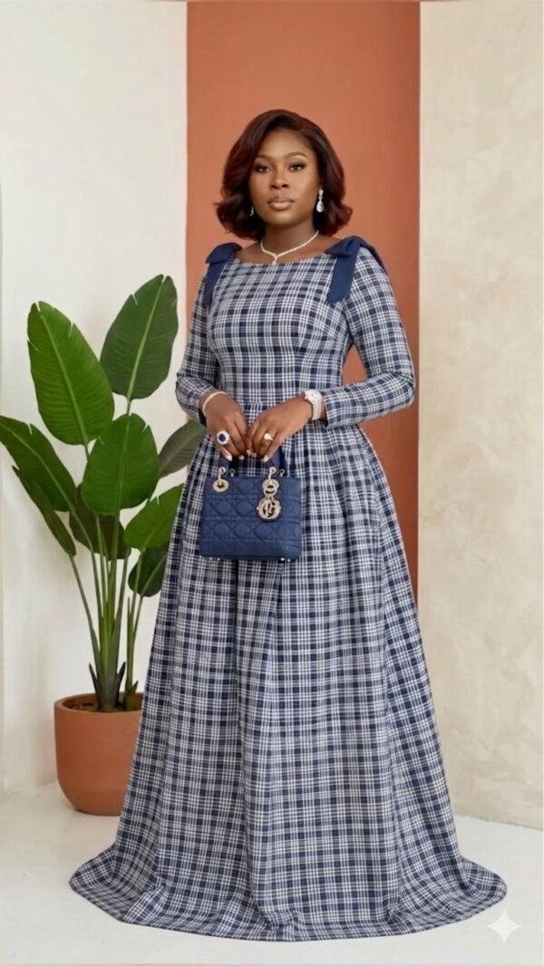 cdcb0c2a-d6a8-484f-b767-d3a5dadfac51 Robe Midi a Carreaux Bleu Marine