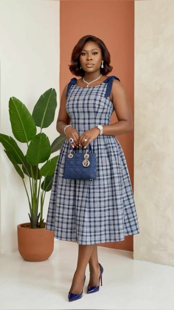 Produit Femme 1 Robe Midi a Carreaux Bleu Marine