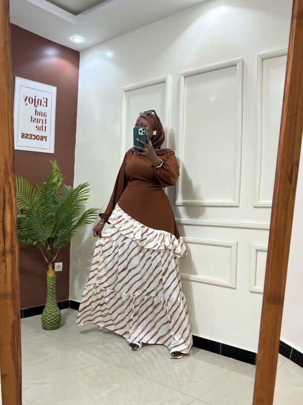 Ensemble-Chocolat-Jupe-Rayee Ensemble Chocolat & Jupe Rayée